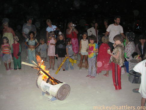 Burning Man 2007: Kidsville - burn barrel